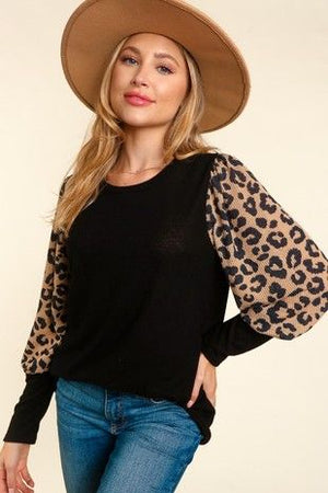 *Lisa Leopard Sleeve Top*